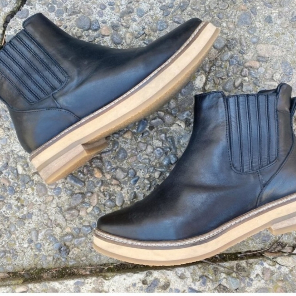 Roolee Black Chelsea leather ankle prince booties, size 6, 6.5